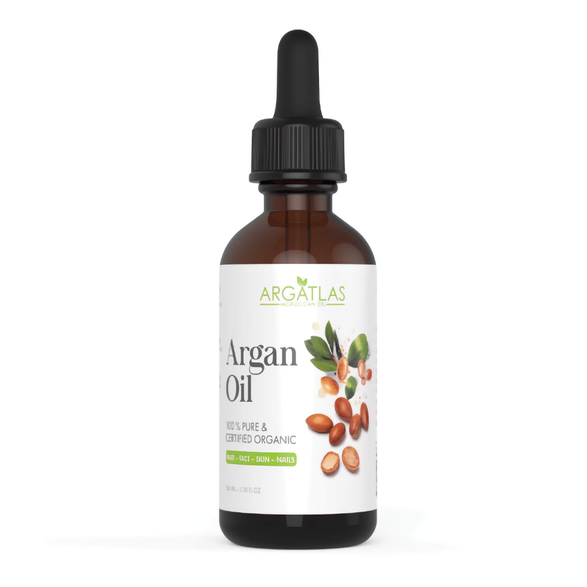 Ren arganolja från Marocko i mörk glasflaska omgiven av argannötter och marockansk dekor.