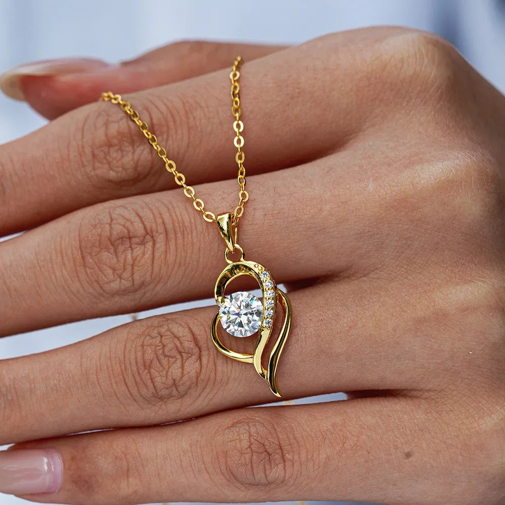 Lyxigt Halsband i 18K Äkta Guld med Oregelbunden Klavikelkedja och Moissanite-hänge