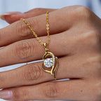 Lyxigt Halsband i 18K Äkta Guld med Oregelbunden Klavikelkedja och Moissanite-hänge